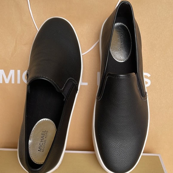 Michael Kors TEDDI SLIP ON
TUMBLED FAUX LTHR
49T2TEFP1L
Black 
Platform Sneakers - Picture 12 of 16